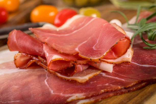 Quelle est la différence entre le jambon de Parme et le jambon serrano ?