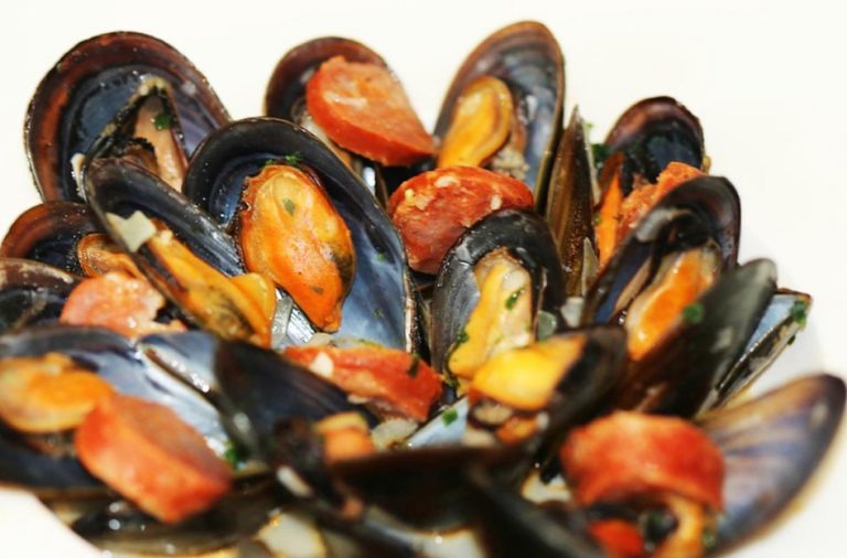 Moules au chorizo : la recette espagnole traditionnelle