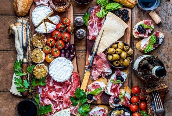Brochettes et verrines pour un apéritif à l'Espagnole réussi